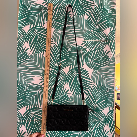 Michael Kors black large cross body clutch quilted with gold hardware leather - Picture 3 of 6